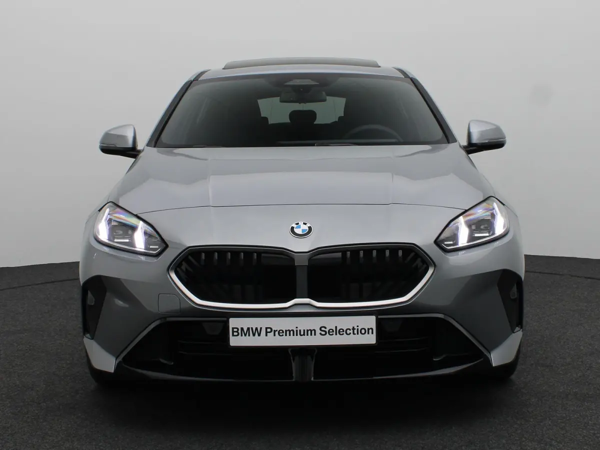 120 M Sportpakket | Glazen panoramadak | Comfort Access | Achteruitrijcamera | Elektrisch verwarmde voorstoelen | Driving Assistant Plus | Harman Kardon | 18''