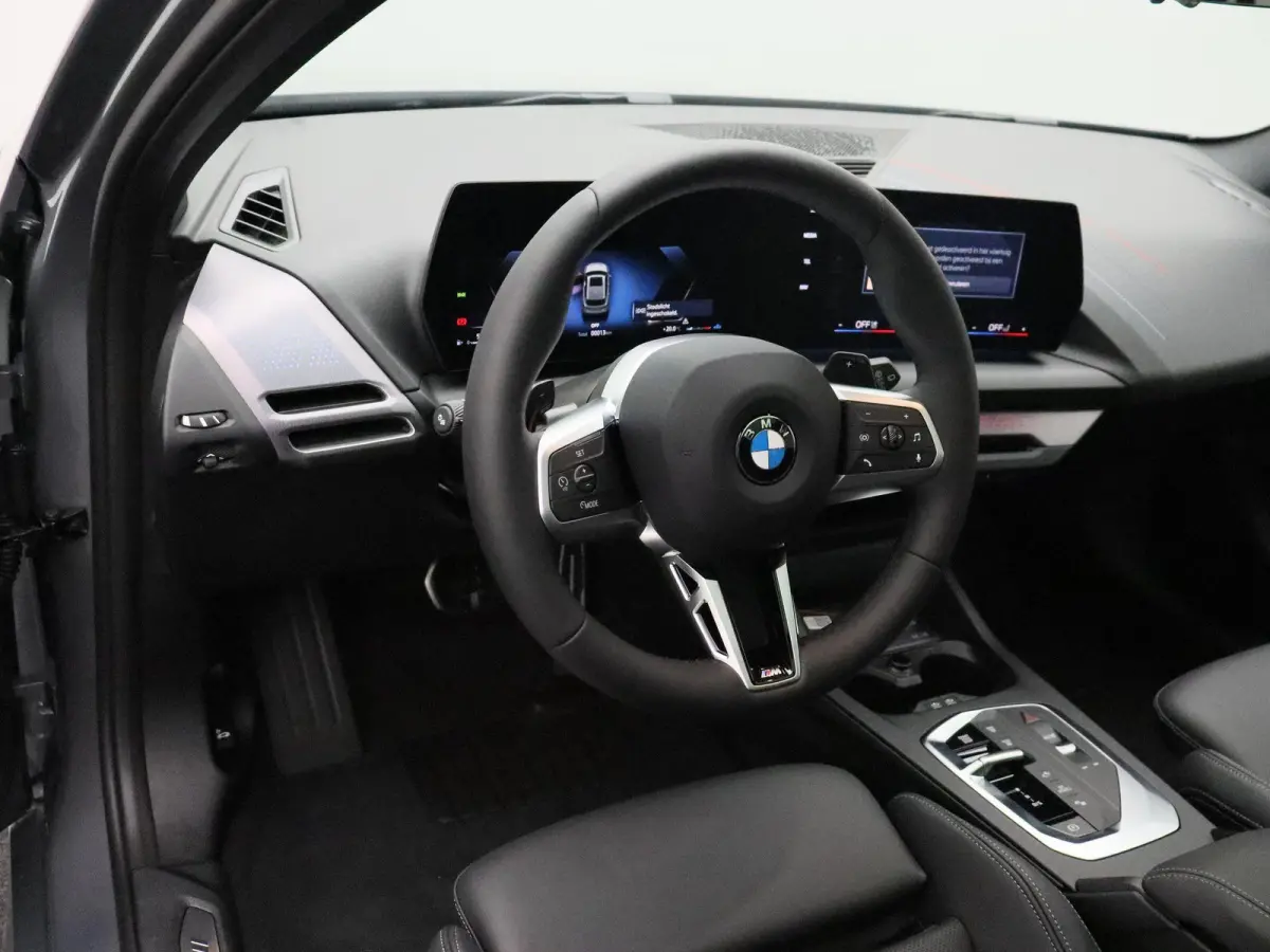 120 M Sportpakket | Glazen panoramadak | Comfort Access | Achteruitrijcamera | Elektrisch verwarmde voorstoelen | Driving Assistant Plus | Harman Kardon | 18''