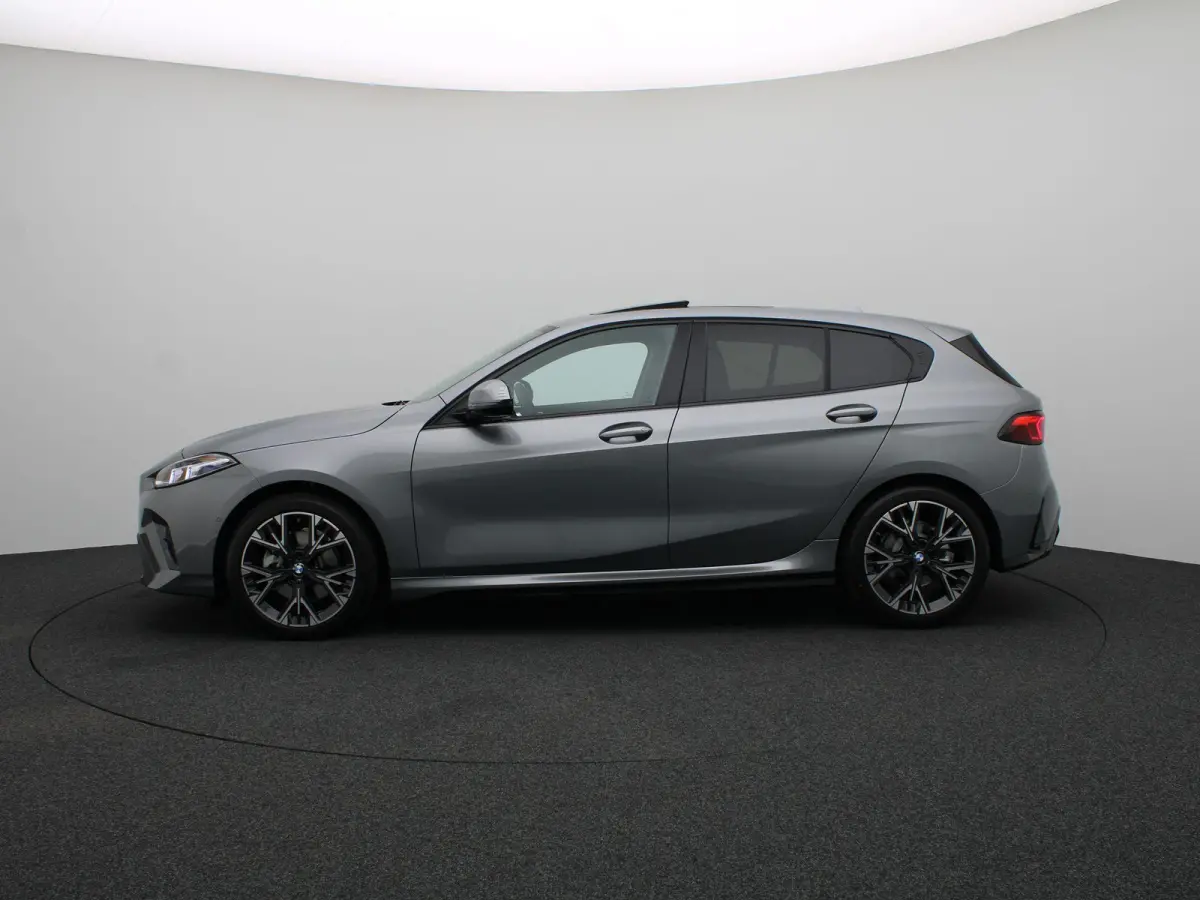 120 M Sportpakket | Glazen panoramadak | Comfort Access | Achteruitrijcamera | Elektrisch verwarmde voorstoelen | Driving Assistant Plus | Harman Kardon | 18''