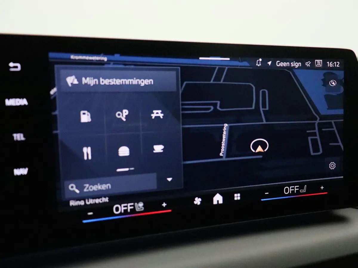 120 M Sportpakket | Glazen panoramadak | Comfort Access | Achteruitrijcamera | Elektrisch verwarmde voorstoelen | Driving Assistant Plus | Harman Kardon | 18''