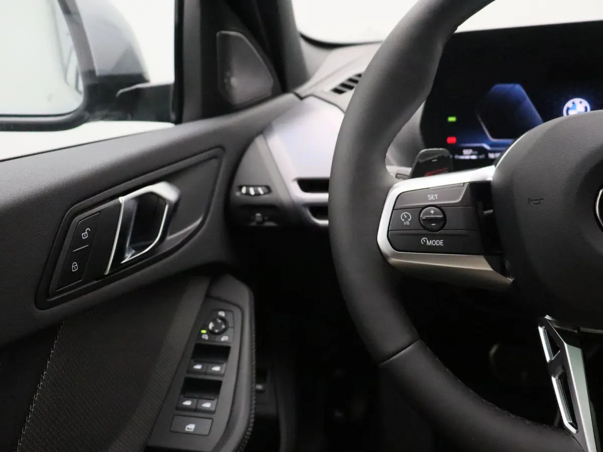 120 M Sportpakket | Glazen panoramadak | Comfort Access | Achteruitrijcamera | Elektrisch verwarmde voorstoelen | Driving Assistant Plus | Harman Kardon | 18''