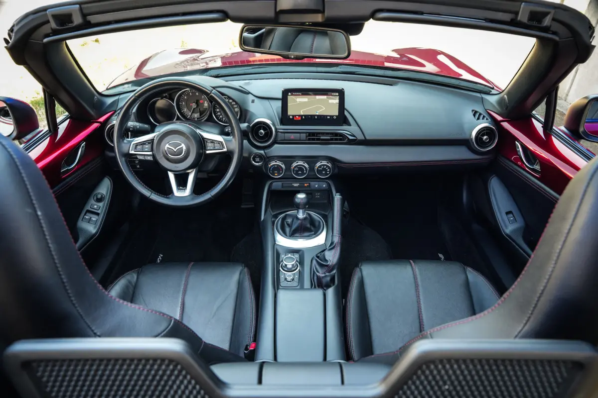 2.0 SkyActiv-G 160 GT-M | BOSE | CRUISE | NAVI | LEDER | STOELVERW. | PDC | SOUL RED | MOOI! |