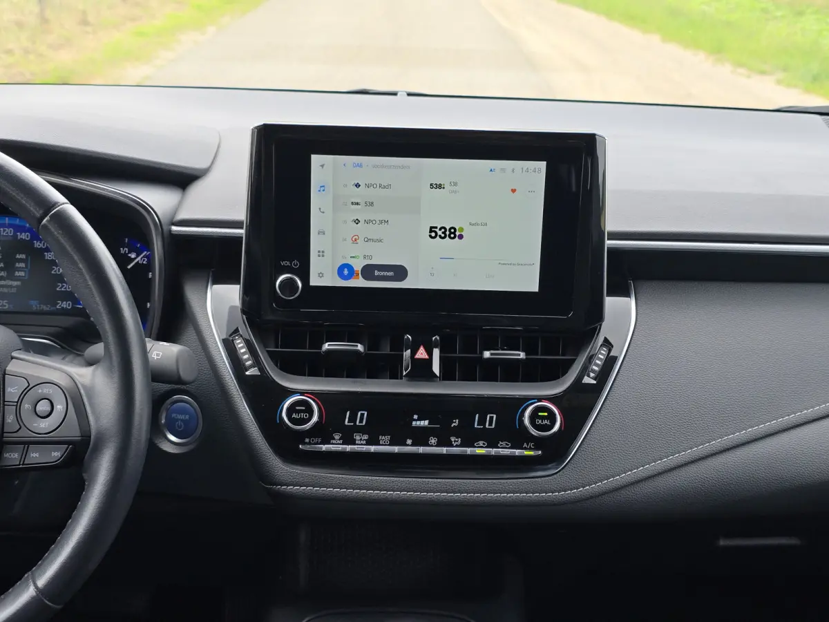 1.8 Hybrid - Euro 6 - 122 Pk - Navi - ParkeerCamera - Climate Control