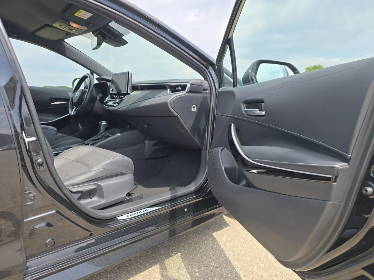 1.8 Hybrid - Euro 6 - 122 Pk - Navi - ParkeerCamera - Climate Control