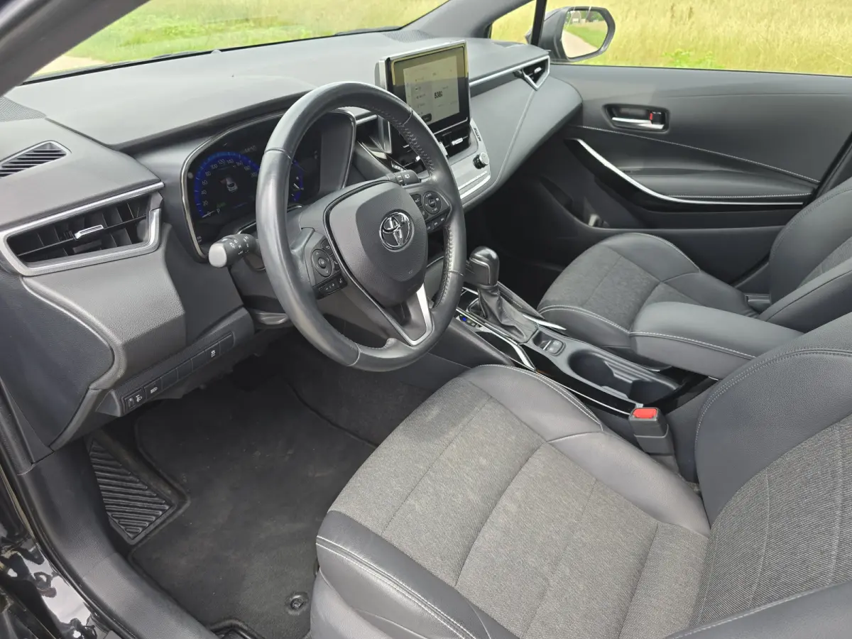 1.8 Hybrid - Euro 6 - 122 Pk - Navi - ParkeerCamera - Climate Control