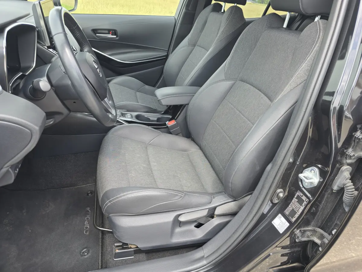 1.8 Hybrid - Euro 6 - 122 Pk - Navi - ParkeerCamera - Climate Control
