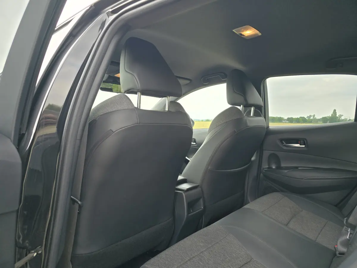 1.8 Hybrid - Euro 6 - 122 Pk - Navi - ParkeerCamera - Climate Control