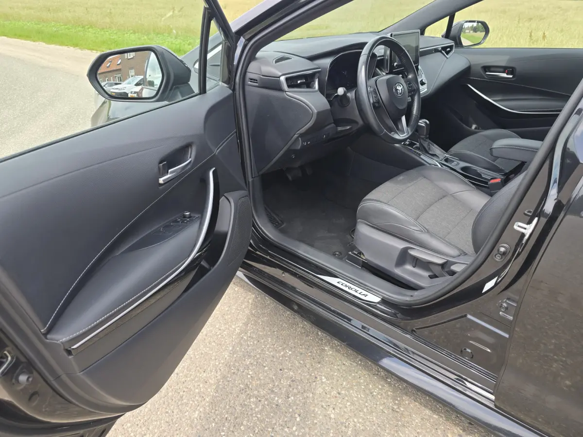 1.8 Hybrid - Euro 6 - 122 Pk - Navi - ParkeerCamera - Climate Control