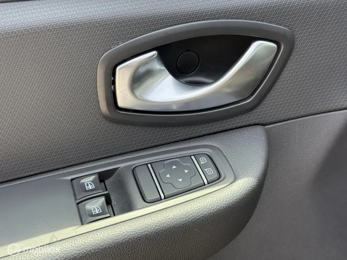 0.9 TCe Limited CARPLAY