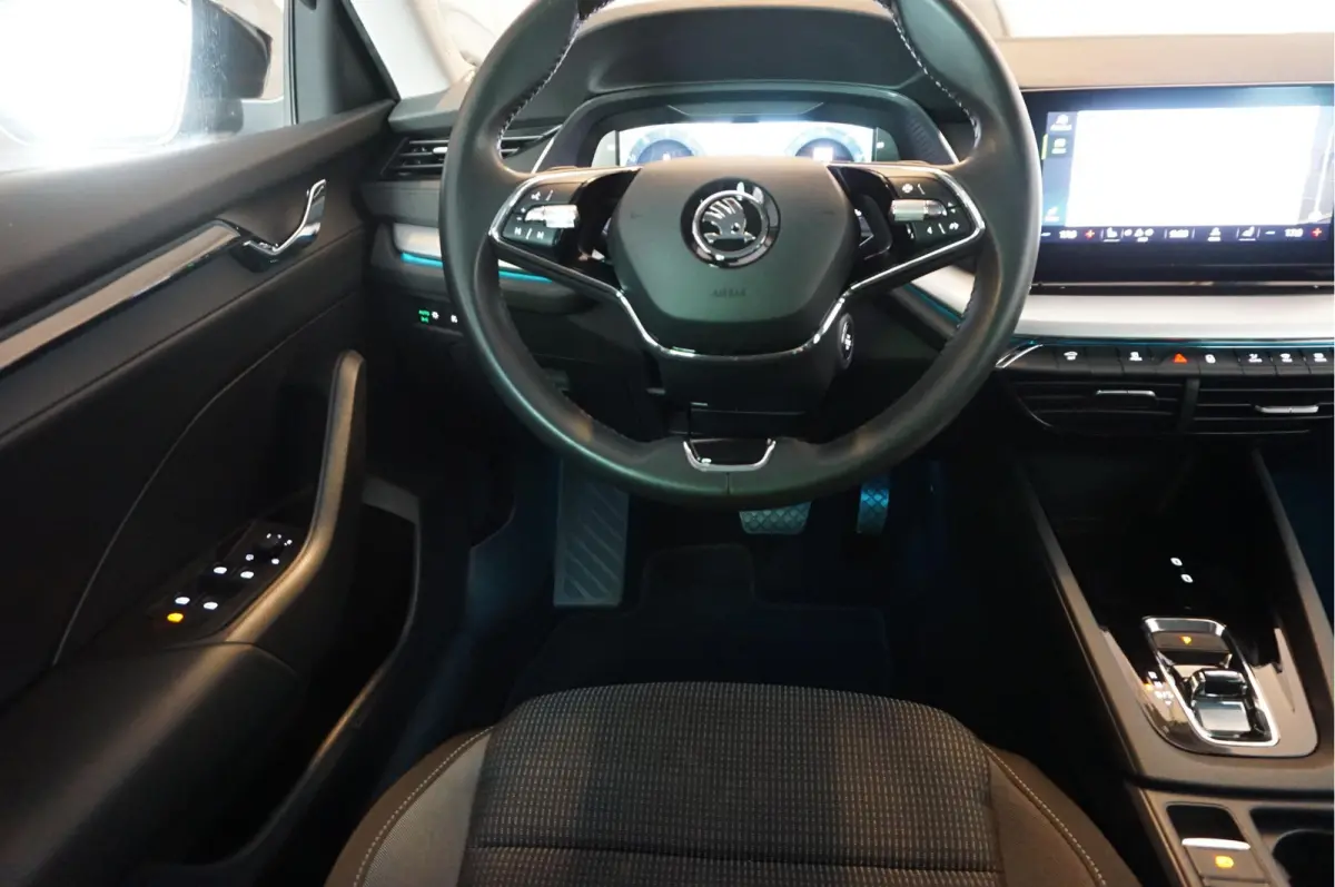 1.0 e-TSI Sport Business | Sfeerverlichting | Virtual cockpit | Cruise + Lane | Apple/ Android | BTW