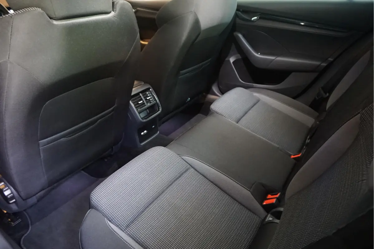 1.0 e-TSI Sport Business | Sfeerverlichting | Virtual cockpit | Cruise + Lane | Apple/ Android | BTW