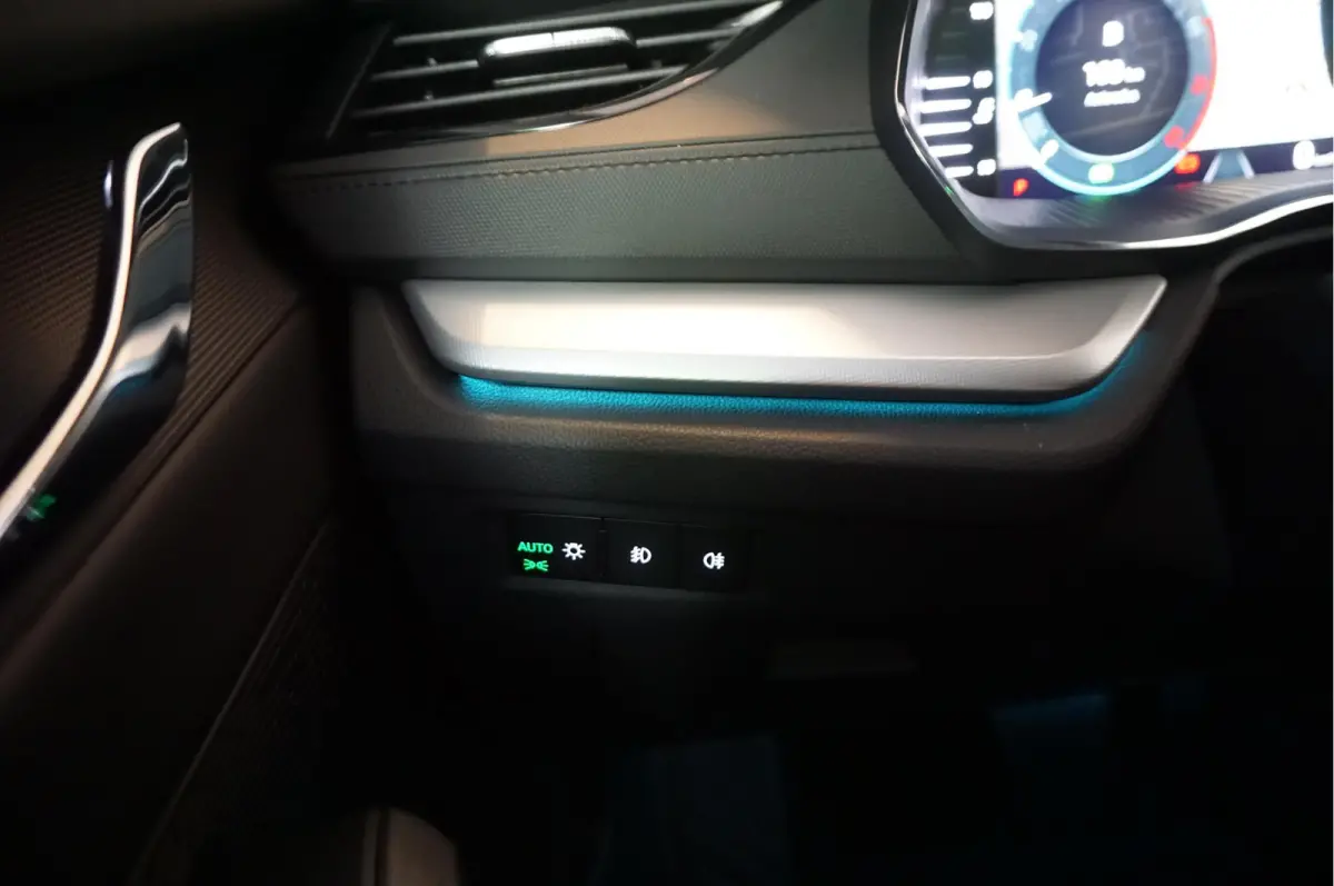 1.0 e-TSI Sport Business | Sfeerverlichting | Virtual cockpit | Cruise + Lane | Apple/ Android | BTW