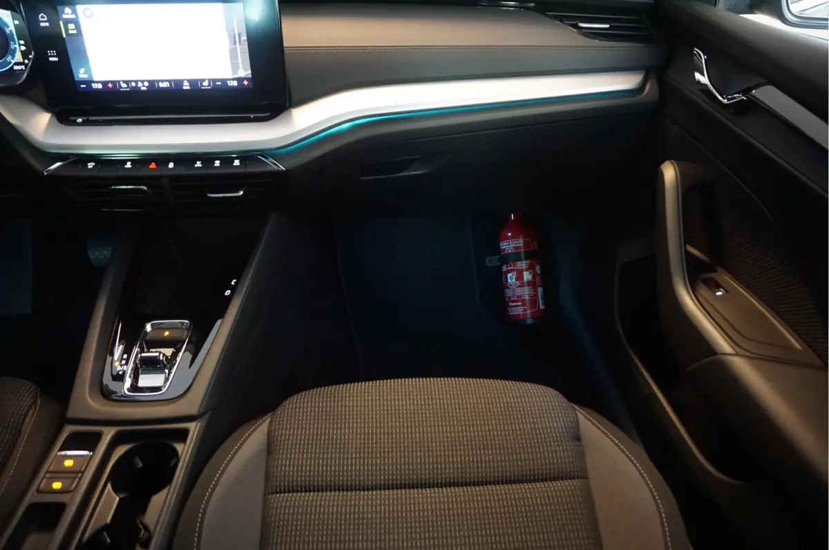 1.0 e-TSI Sport Business | Sfeerverlichting | Virtual cockpit | Cruise + Lane | Apple/ Android | BTW