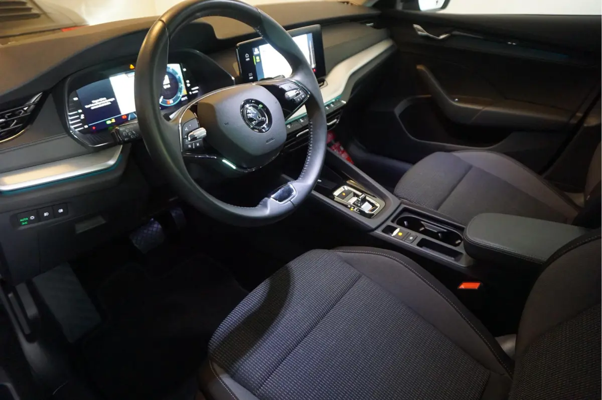 1.0 e-TSI Sport Business | Sfeerverlichting | Virtual cockpit | Cruise + Lane | Apple/ Android | BTW