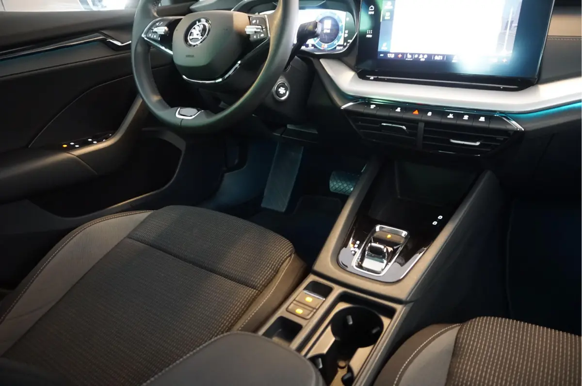 1.0 e-TSI Sport Business | Sfeerverlichting | Virtual cockpit | Cruise + Lane | Apple/ Android | BTW