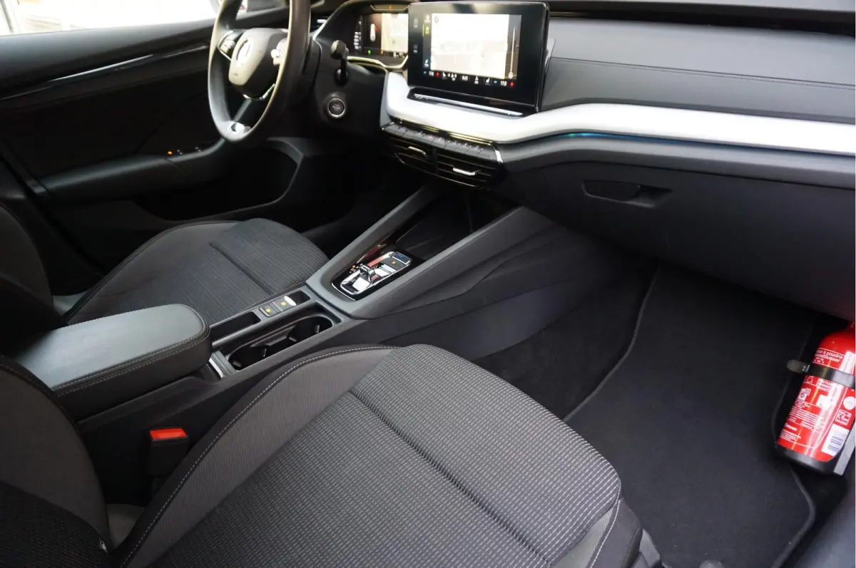 1.0 e-TSI Sport Business | Sfeerverlichting | Virtual cockpit | Cruise + Lane | Apple/ Android | BTW