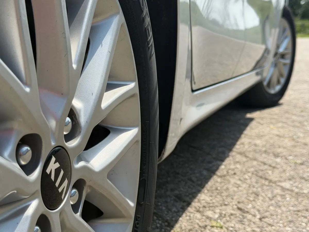 1.0 TGDI DynamicLine - Silky Silver - Camera/Carplay/Cruise - Fris