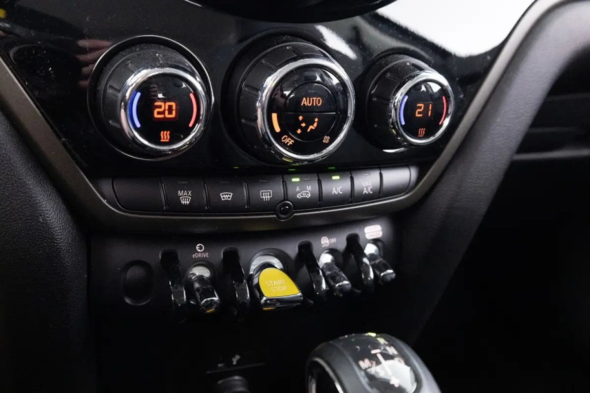 1.5 Cooper ALL4 | Half LEDER | Head-Up | CAMERA | Full LED | PHEV