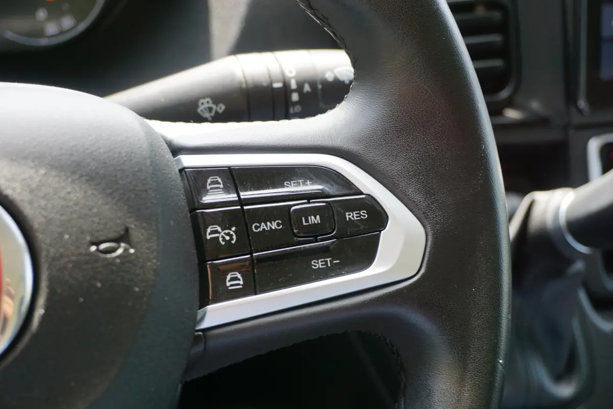 2.2 MultiJet 180 L2H2 3.5t Automaat |Adaptive Cruise |Camera en digitale binnenspiegel |Standkachel |2 stoelen |2 airbags |Trekhaak |Stoelverwarming |Parkeersensoren voor en achter
