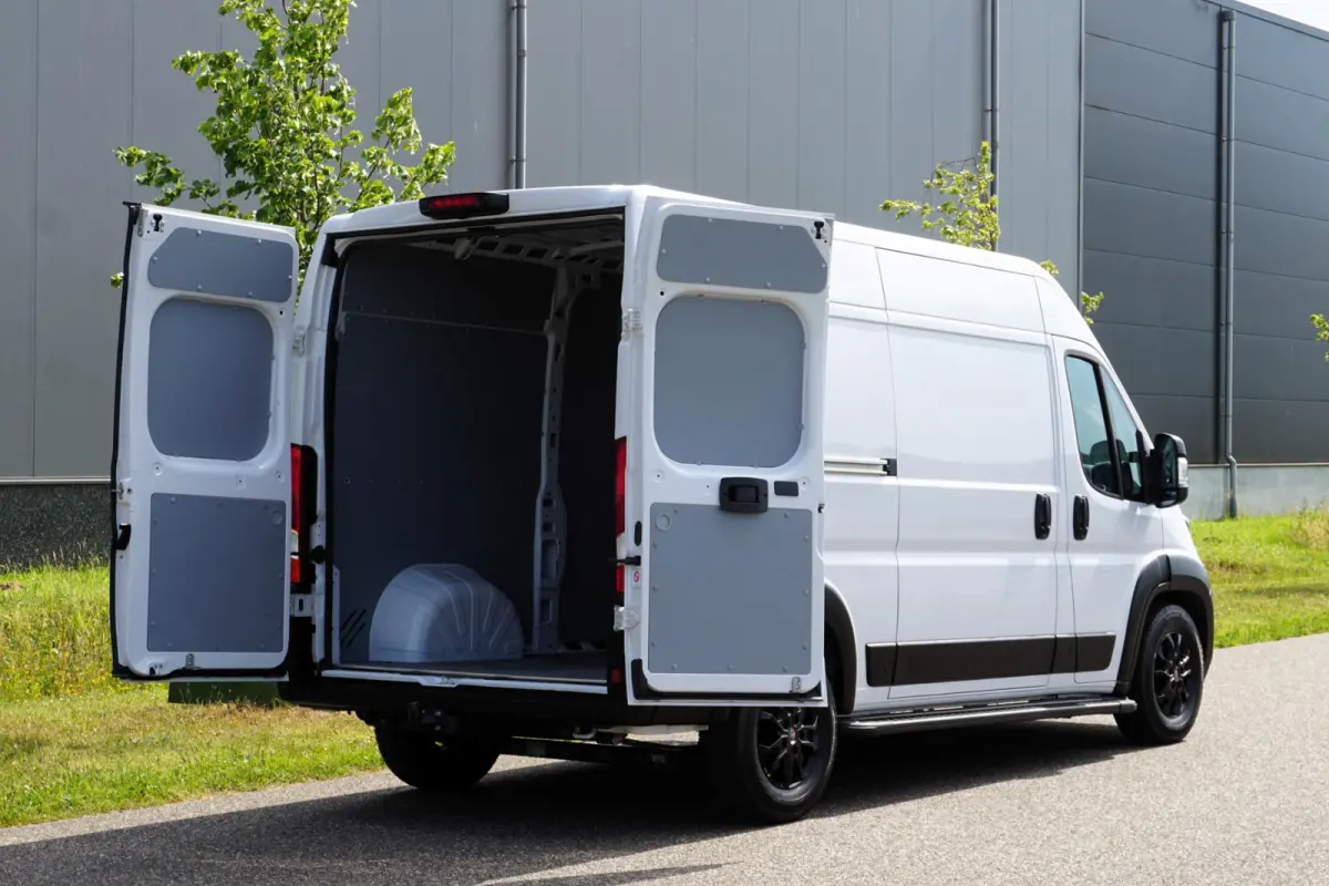 2.2 MultiJet 180 L2H2 3.5t Automaat |Adaptive Cruise |Camera en digitale binnenspiegel |Standkachel |2 stoelen |2 airbags |Trekhaak |Stoelverwarming |Parkeersensoren voor en achter