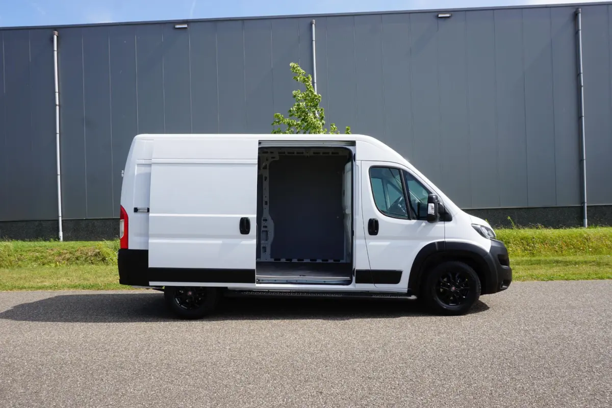 2.2 MultiJet 180 L2H2 3.5t Automaat |Adaptive Cruise |Camera en digitale binnenspiegel |Standkachel |2 stoelen |2 airbags |Trekhaak |Stoelverwarming |Parkeersensoren voor en achter