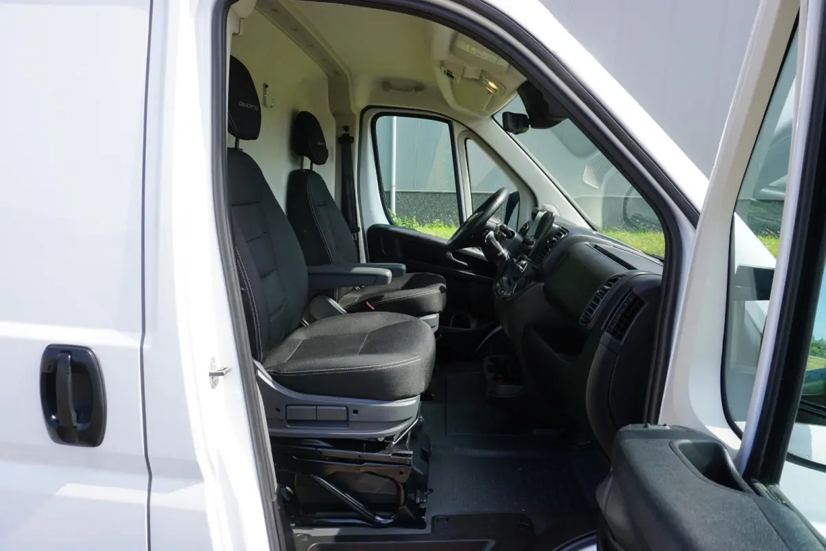 2.2 MultiJet 180 L2H2 3.5t Automaat |Adaptive Cruise |Camera en digitale binnenspiegel |Standkachel |2 stoelen |2 airbags |Trekhaak |Stoelverwarming |Parkeersensoren voor en achter