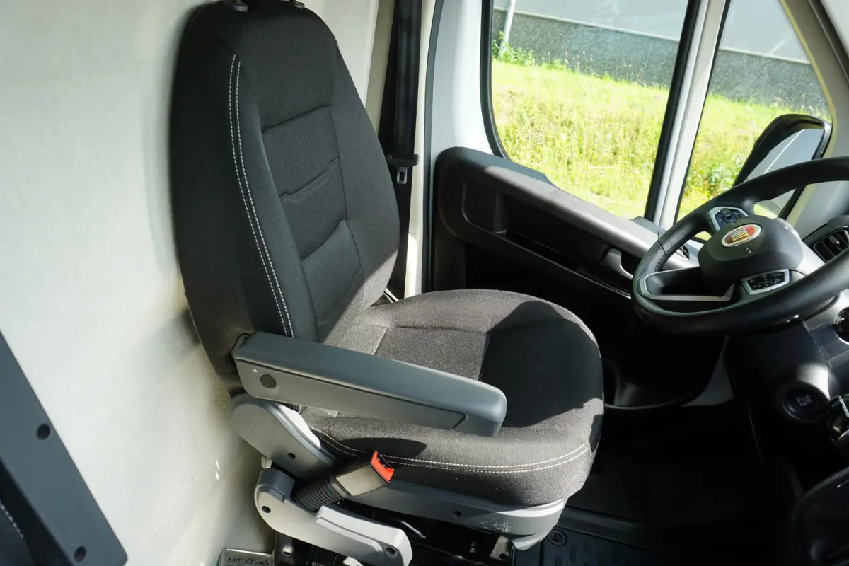 2.2 MultiJet 180 L2H2 3.5t Automaat |Adaptive Cruise |Camera en digitale binnenspiegel |Standkachel |2 stoelen |2 airbags |Trekhaak |Stoelverwarming |Parkeersensoren voor en achter