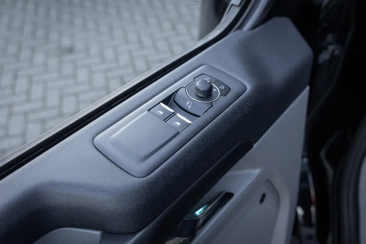 Tourneo Transit Tourneo Custom 340 2.5 PHEV L2H1 Titanium