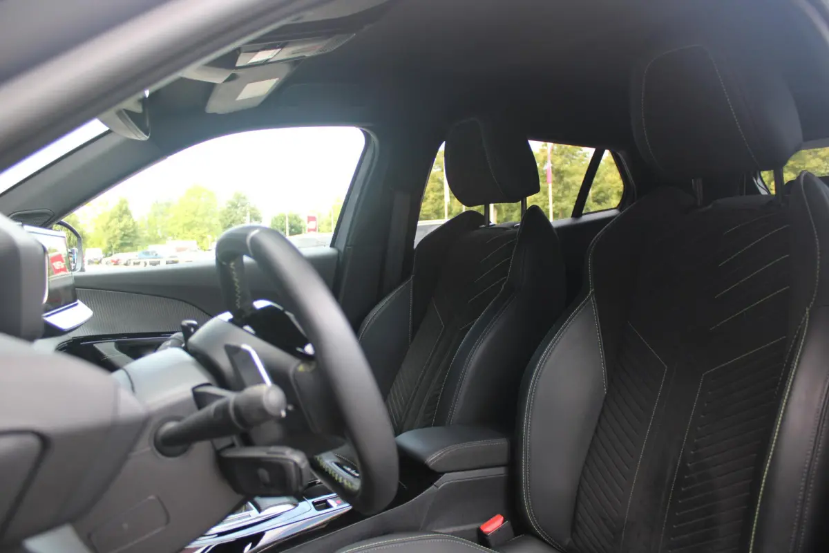 1.2 Hybrid 145PK AUTOMAAT GT PACK | ELEKTRISCH BEDIENBARE BESTUURDERSSTOEL | NAVIGATIE | FULL LED KOPLAMPEN | DRAADLOZE APPLE CARPLAY/ANDROID AUTO | ADAPTIVE CRUISE CONTROL | CAMERA VOOR + A