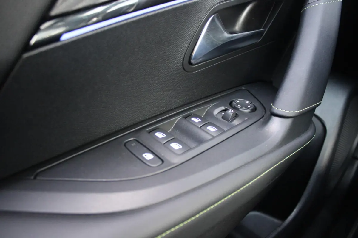 1.2 Hybrid 145PK AUTOMAAT GT PACK | ELEKTRISCH BEDIENBARE BESTUURDERSSTOEL | NAVIGATIE | FULL LED KOPLAMPEN | DRAADLOZE APPLE CARPLAY/ANDROID AUTO | ADAPTIVE CRUISE CONTROL | CAMERA VOOR + A