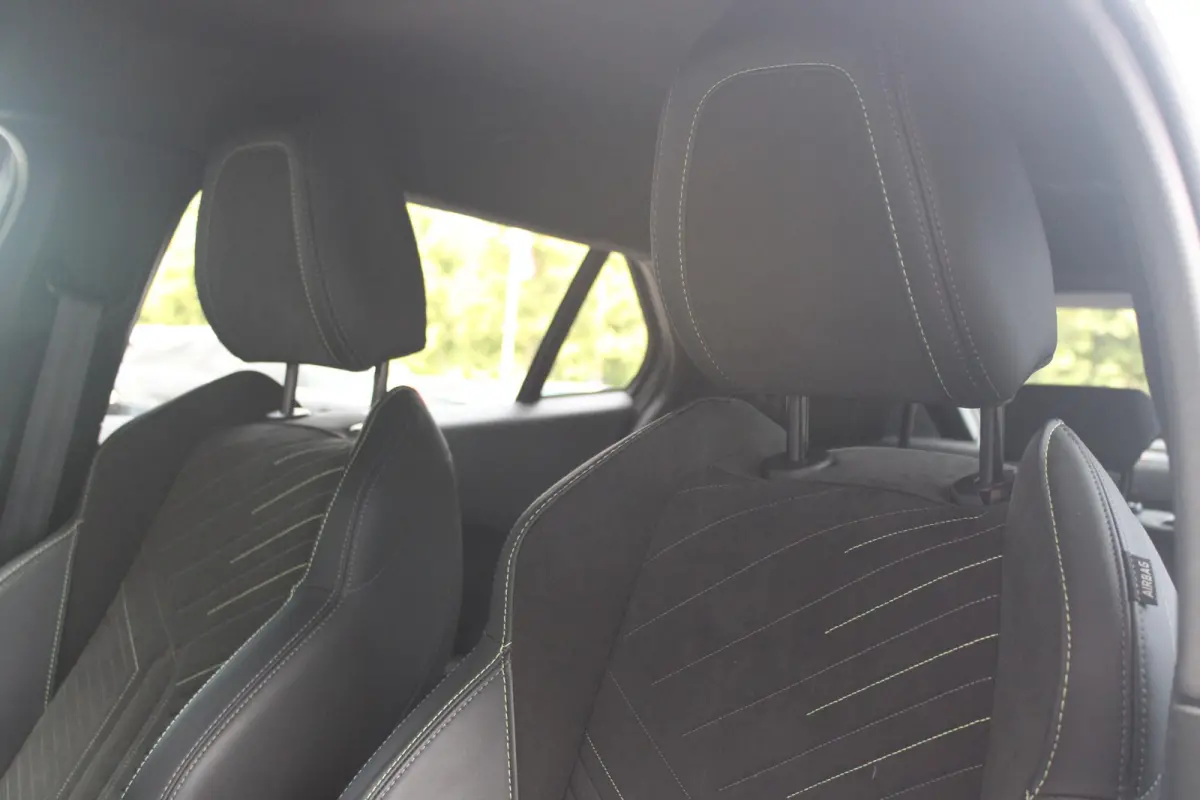 1.2 Hybrid 145PK AUTOMAAT GT PACK | ELEKTRISCH BEDIENBARE BESTUURDERSSTOEL | NAVIGATIE | FULL LED KOPLAMPEN | DRAADLOZE APPLE CARPLAY/ANDROID AUTO | ADAPTIVE CRUISE CONTROL | CAMERA VOOR + A