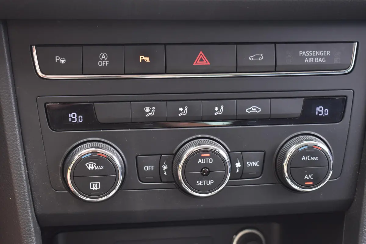 1.0 EcoTSI Style Business Intense Navigatie | Sensoren | LED | Elek. Achterklep | 12 mnd BOVAG garantie | Whatsapp 06-53188999