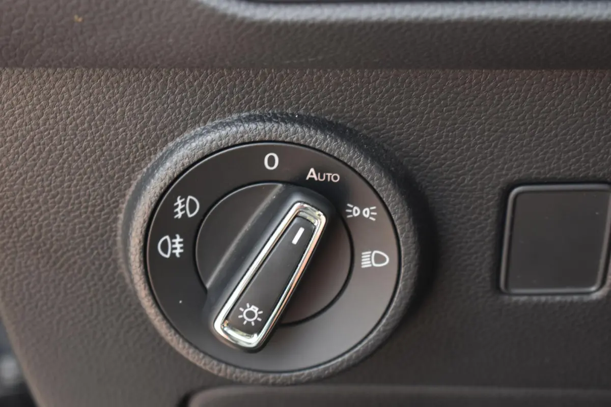 1.0 EcoTSI Style Business Intense Navigatie | Sensoren | LED | Elek. Achterklep | 12 mnd BOVAG garantie | Whatsapp 06-53188999