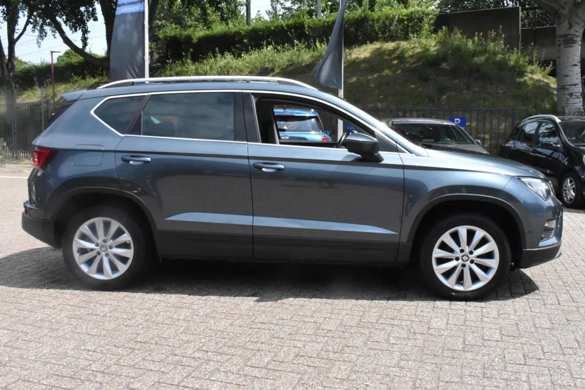 1.0 EcoTSI Style Business Intense Navigatie | Sensoren | LED | Elek. Achterklep | 12 mnd BOVAG garantie | Whatsapp 06-53188999