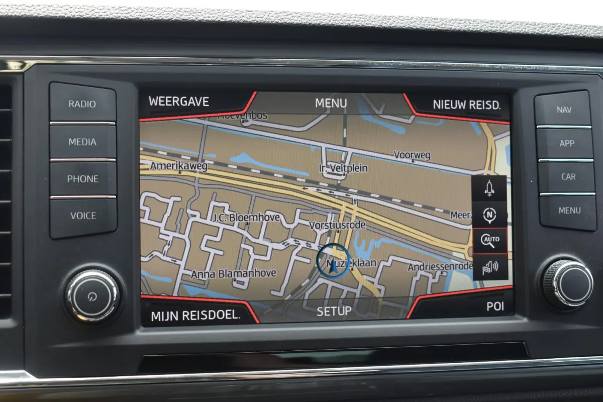 1.0 EcoTSI Style Business Intense Navigatie | Sensoren | LED | Elek. Achterklep | 12 mnd BOVAG garantie | Whatsapp 06-53188999