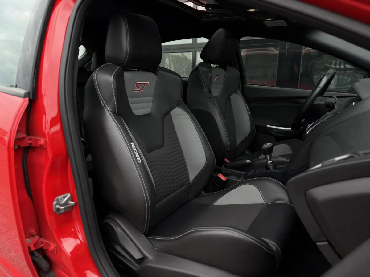 2.0 EcoBoost ST 250Pk+ / PANO / CAMERA / RECARO