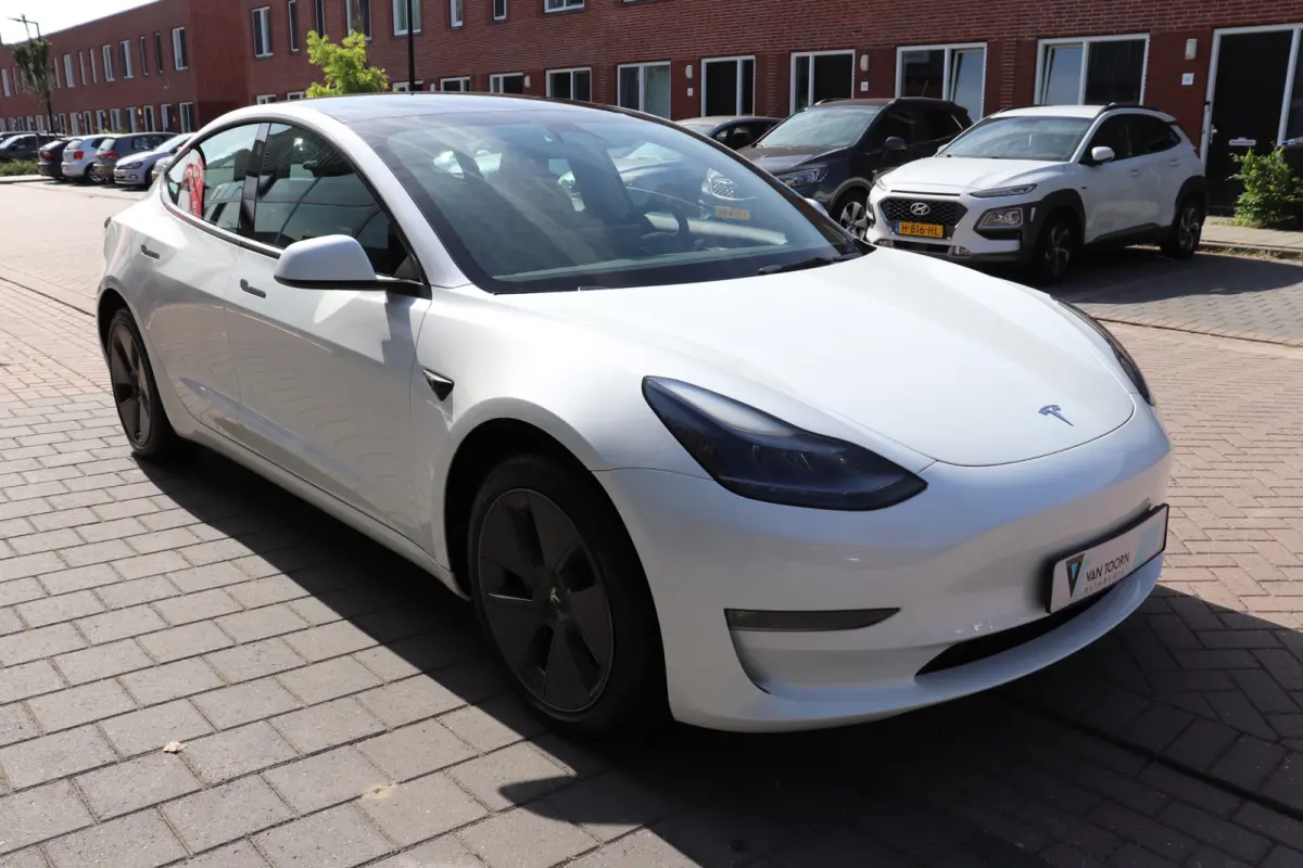 Long Range RWD 75 kWh 94,7% SOH .
