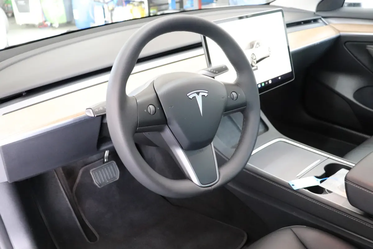 Long Range RWD 75 kWh 94,7% SOH .