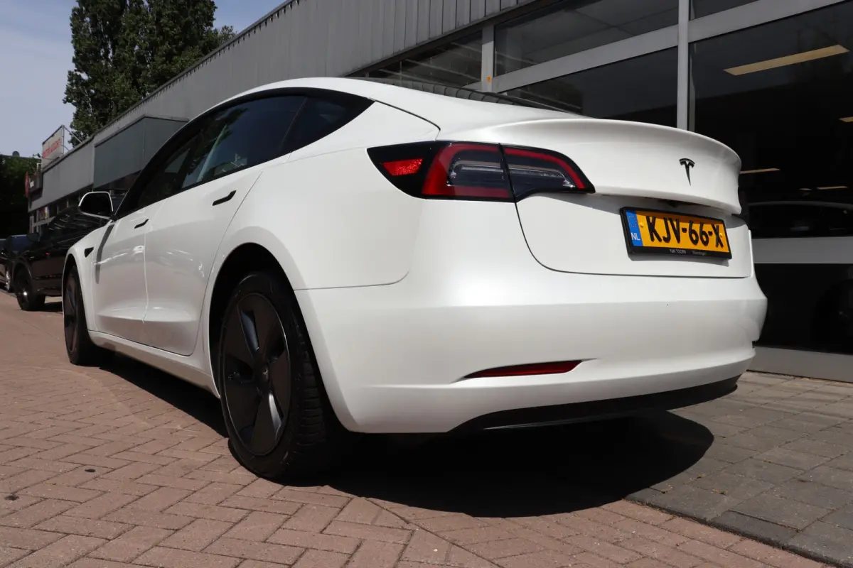 Long Range RWD 75 kWh 94,7% SOH .