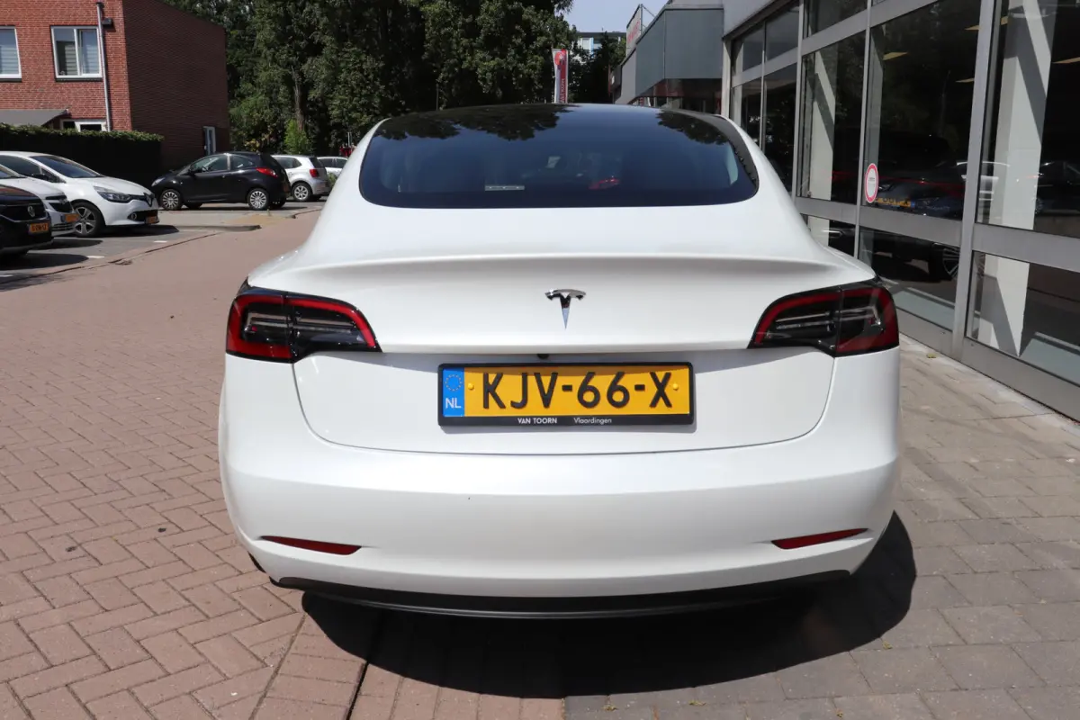 Long Range RWD 75 kWh 94,7% SOH .