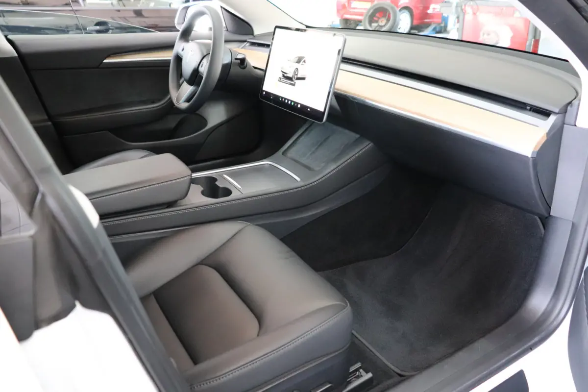 Long Range RWD 75 kWh 94,7% SOH .