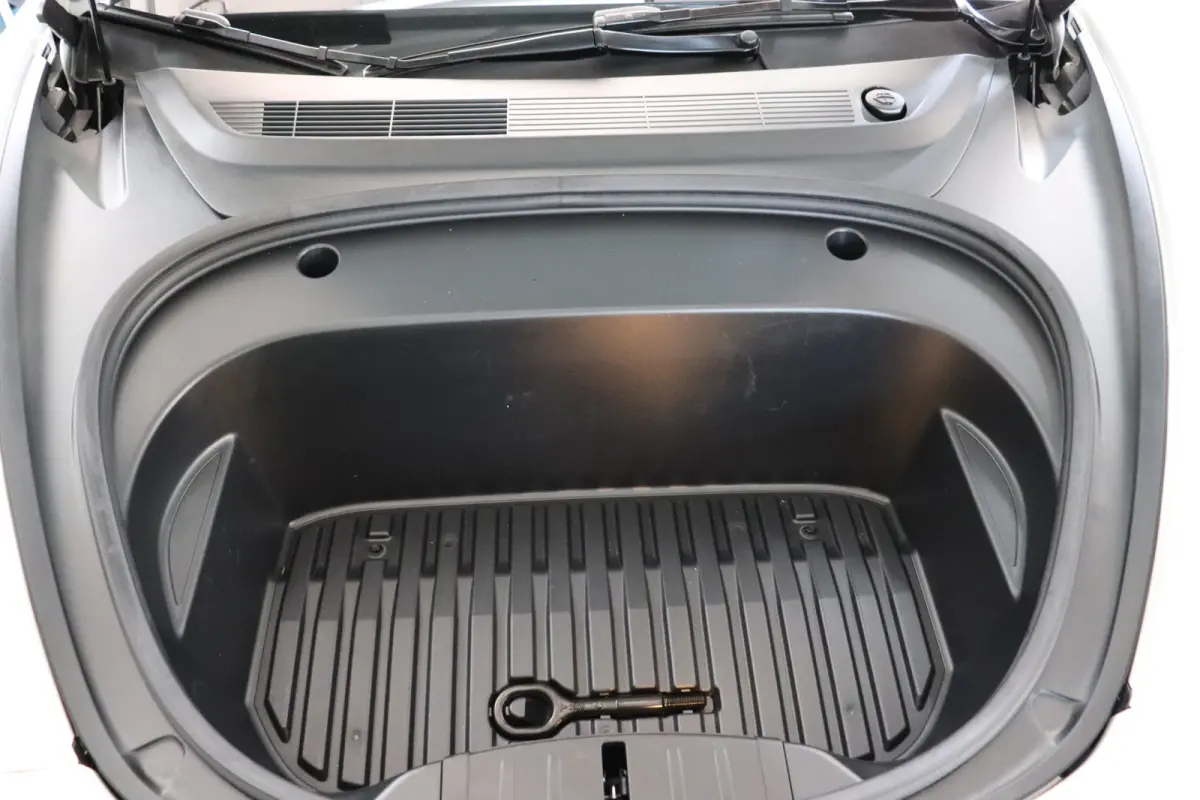 Long Range RWD 75 kWh 94,7% SOH .