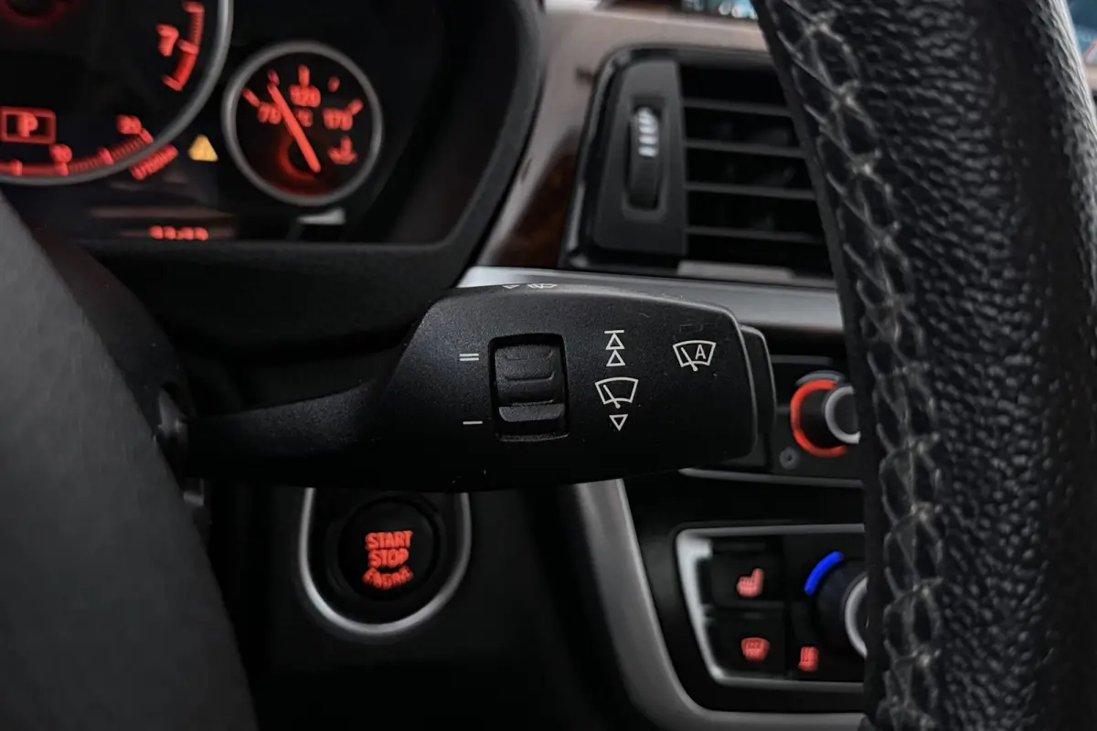 420i Luxury (GROOT-NAVIGATIE, SPORTSTOELEN, STOELVERWARMING, PDC, DEALER ONDERHOUDEN)