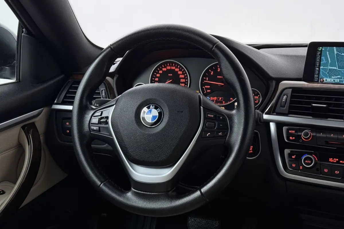 420i Luxury (GROOT-NAVIGATIE, SPORTSTOELEN, STOELVERWARMING, PDC, DEALER ONDERHOUDEN)