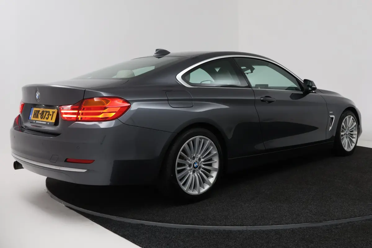 420i Luxury (GROOT-NAVIGATIE, SPORTSTOELEN, STOELVERWARMING, PDC, DEALER ONDERHOUDEN)