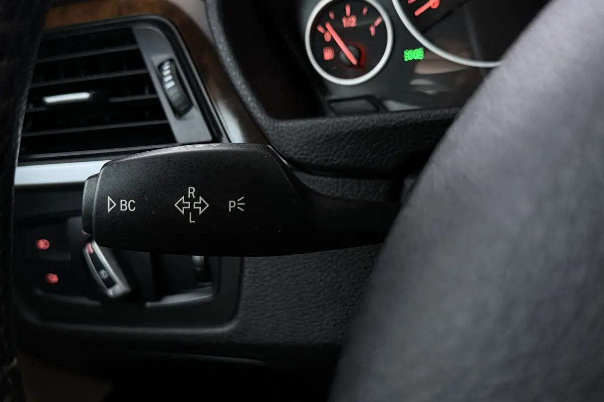 420i Luxury (GROOT-NAVIGATIE, SPORTSTOELEN, STOELVERWARMING, PDC, DEALER ONDERHOUDEN)
