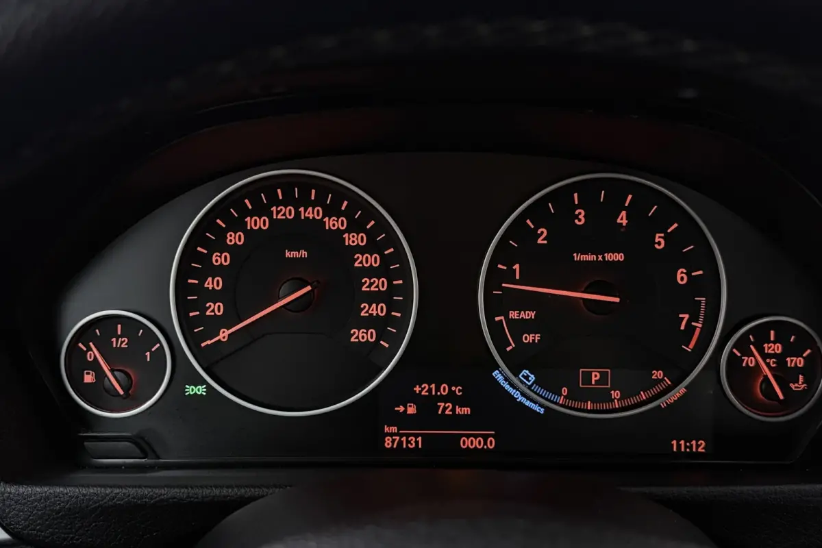 420i Luxury (GROOT-NAVIGATIE, SPORTSTOELEN, STOELVERWARMING, PDC, DEALER ONDERHOUDEN)