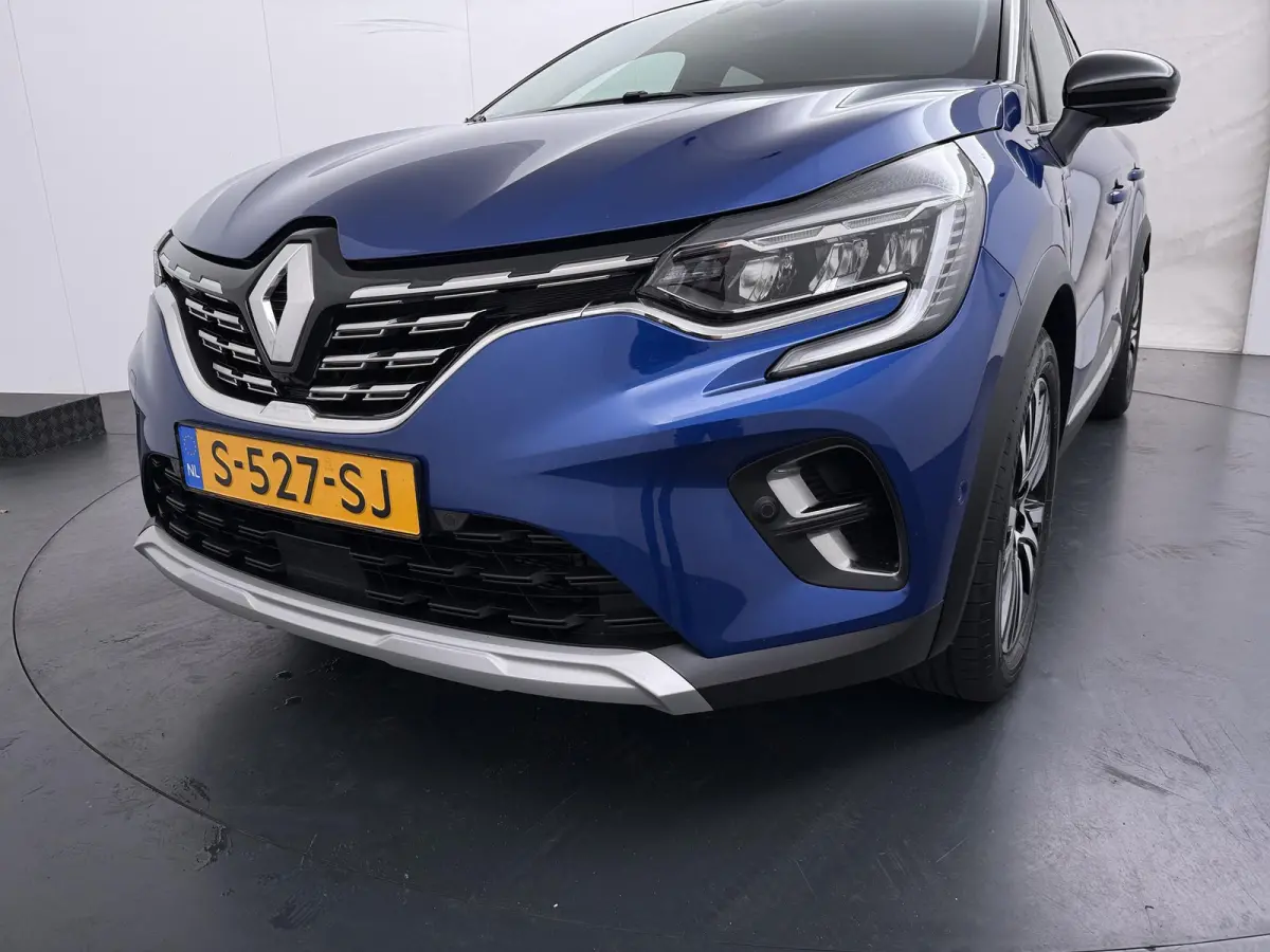 iconic E-Tech hybrid 145 advanced driving assist |