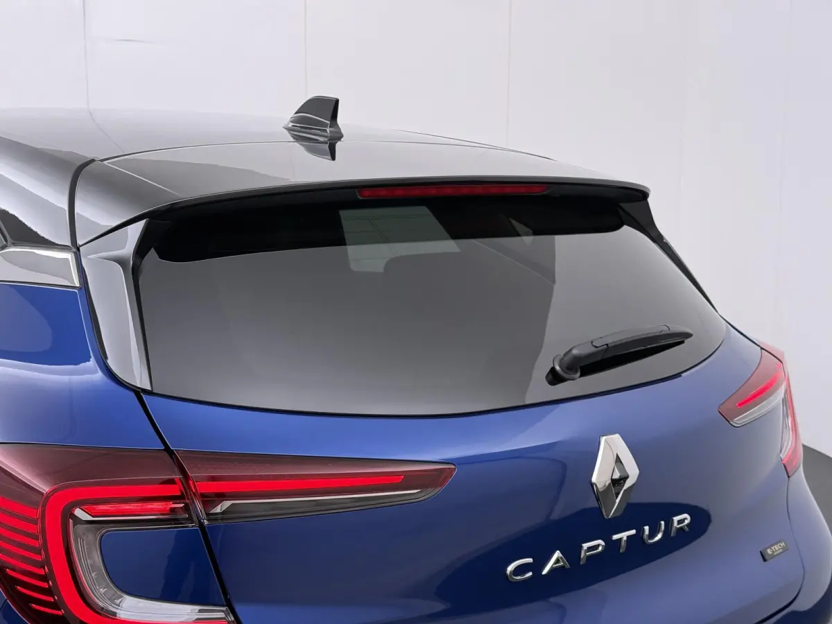 iconic E-Tech hybrid 145 advanced driving assist |