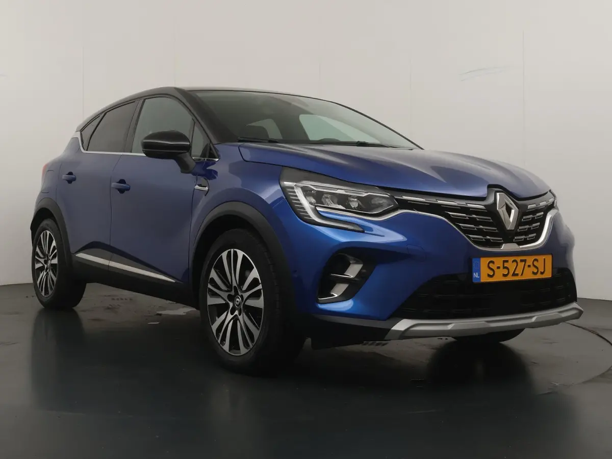 iconic E-Tech hybrid 145 advanced driving assist |